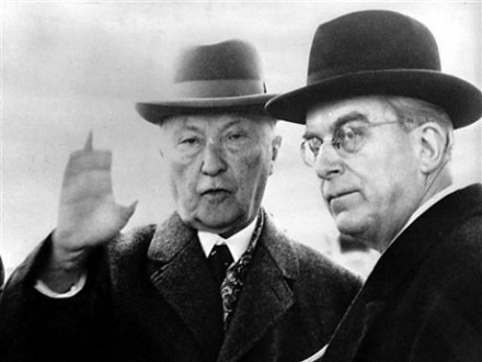 Adenauer und seine rechte Hand Staatssekretär Hans M. Globke