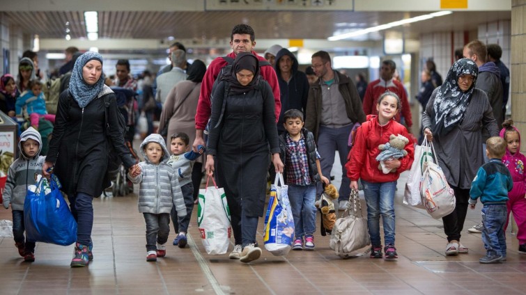 flüchtlinge kommen im hauptbahnhof dortmund an 6 september 2015 flüchtlinge kommen im hauptbahnhof dortmund an 6 september 2015